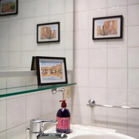 Modern In Front Of Ponte Vecchio Appartement *