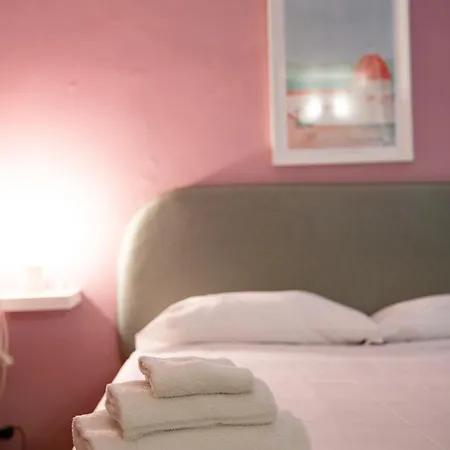 Modern In Front Of Ponte Vecchio * Florence